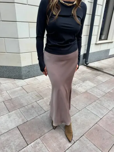 Коричнева спідниця з преміального сатину