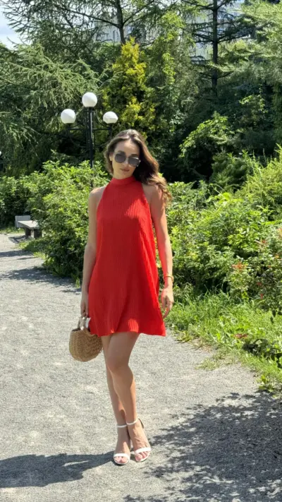 Червона сукня гофре