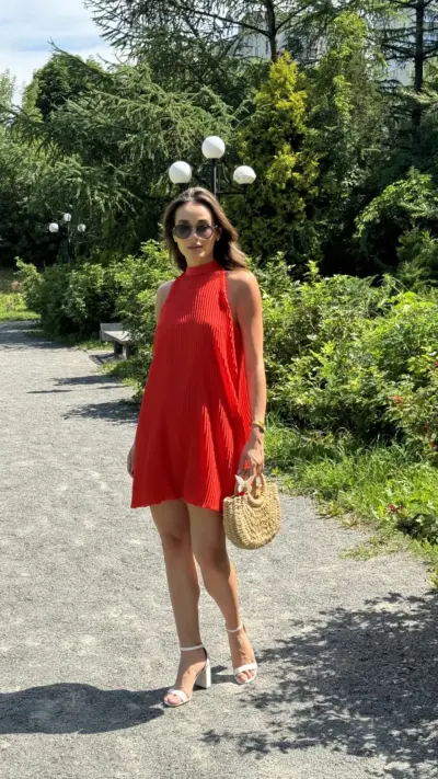 Червона сукня гофре