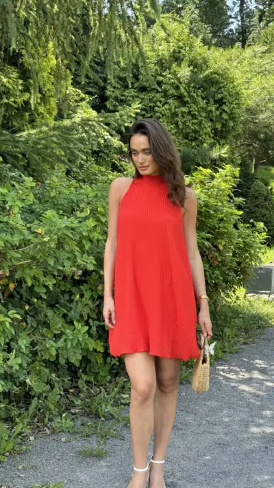 Червона сукня гофре