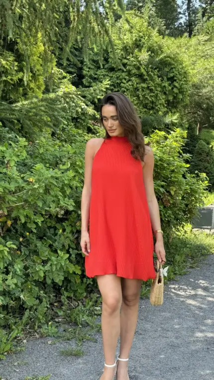 Червона сукня гофре