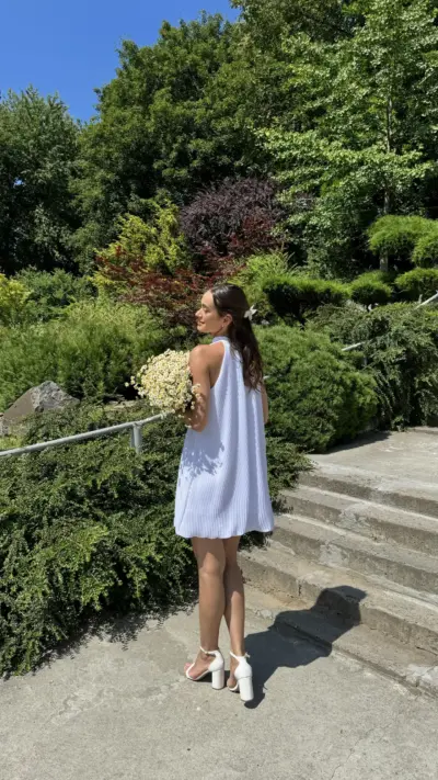 Біла сукня гофре