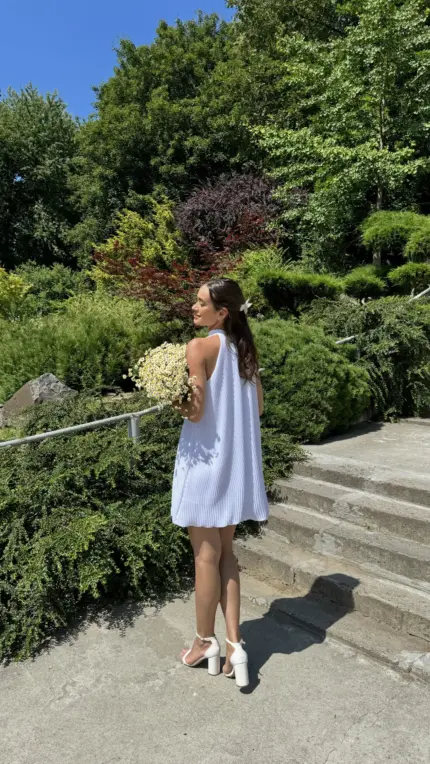 Біла сукня гофре