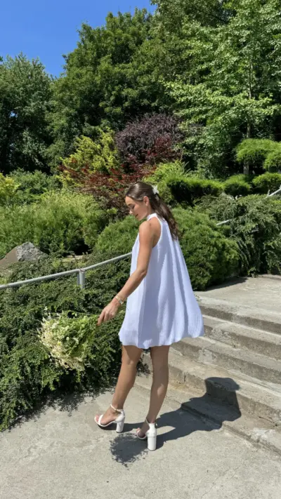 Біла сукня гофре