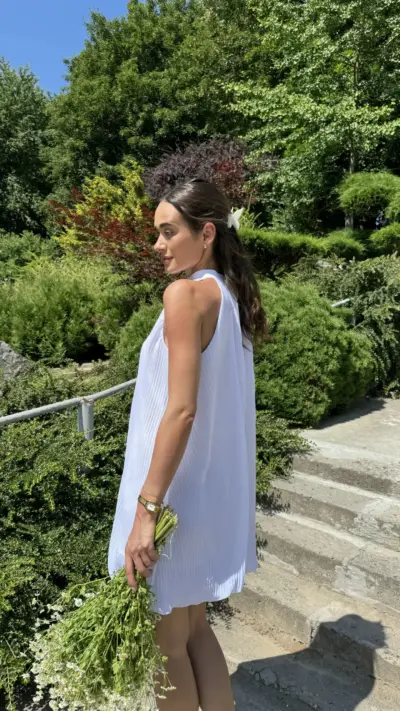 Біла сукня гофре