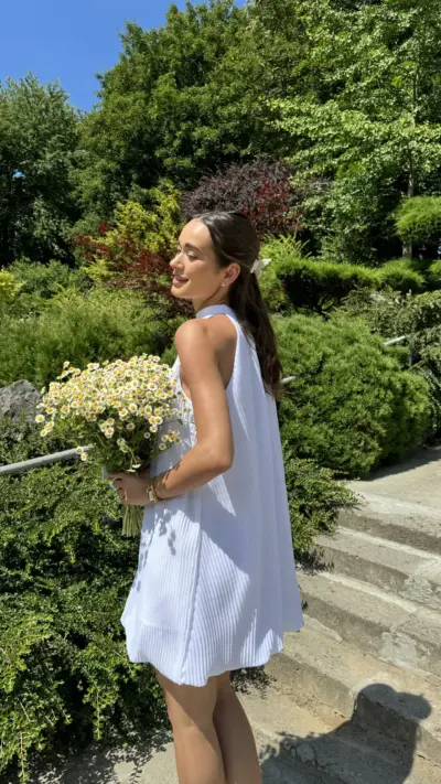 Біла сукня гофре