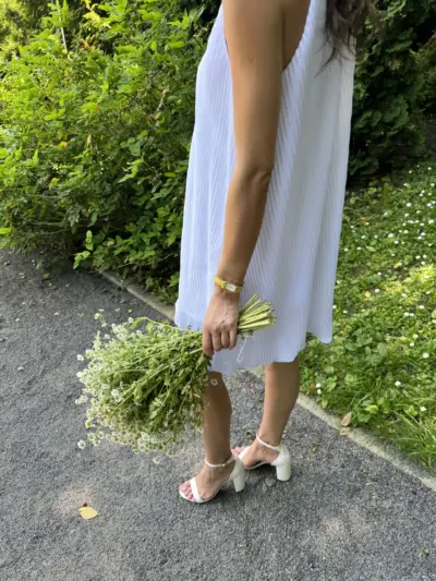 Біла сукня гофре