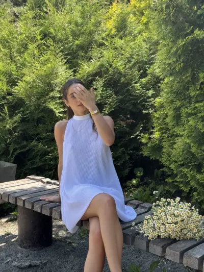 Біла сукня гофре