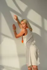 Молочний костюм з льону З ШОРТАМИ