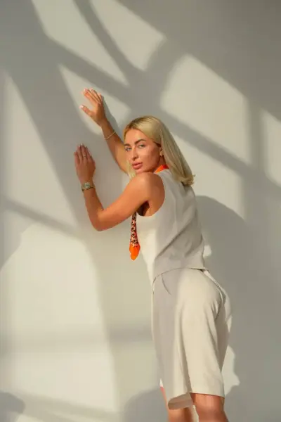 Молочний костюм з льону З ШОРТАМИ