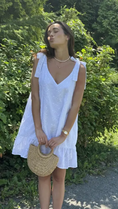 Біла сукня прошва