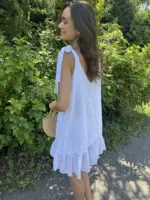 Біла сукня прошва