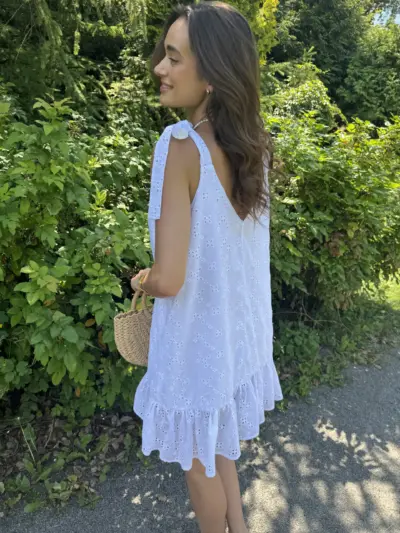 Біла сукня прошва