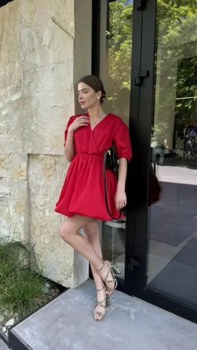 Червона сукня зефірка