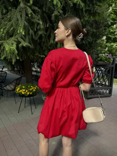 Червона сукня зефірка