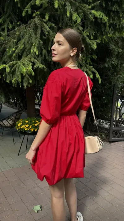 Червона сукня зефірка