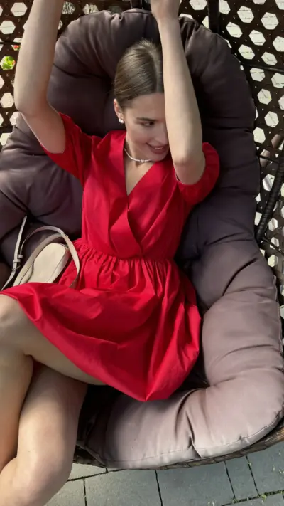 Червона сукня зефірка