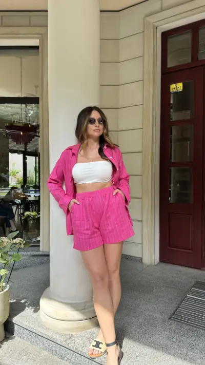 Лляний костюм кольору фуксія