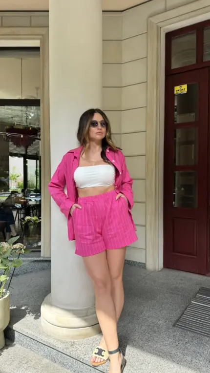 Лляний костюм кольору фуксія