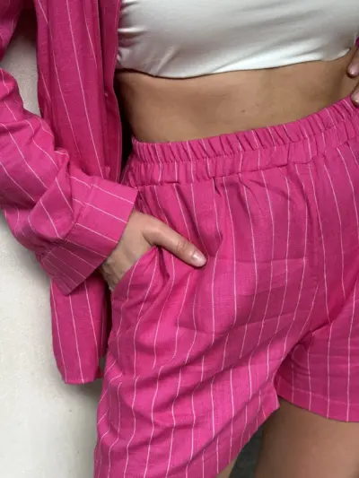 Лляний костюм кольору фуксія