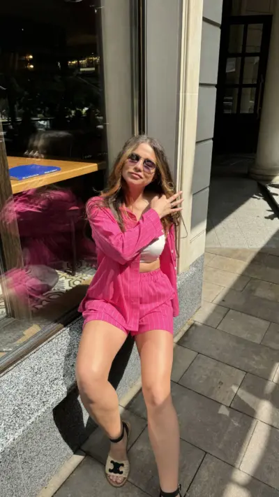 Лляний костюм кольору фуксія