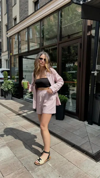 Рожевий лляний костюм