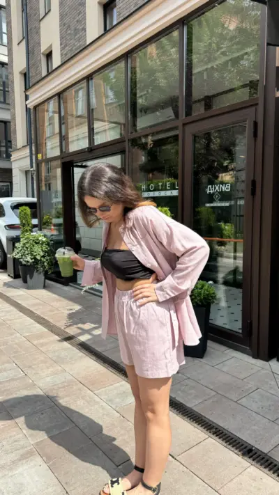 Рожевий лляний костюм