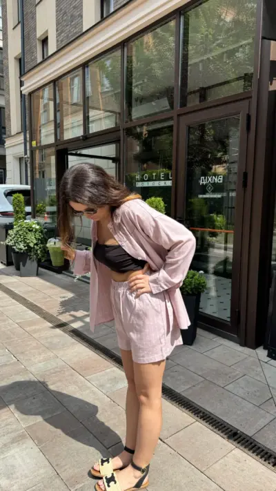 Рожевий лляний костюм