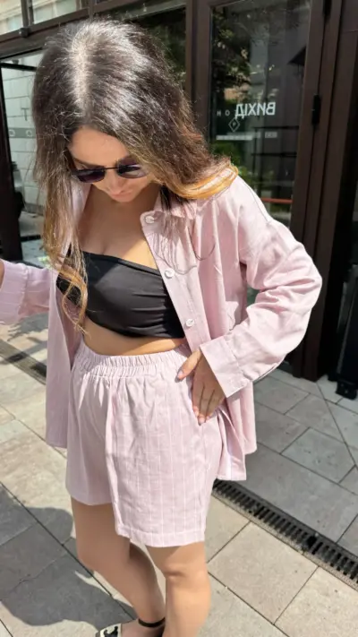 Рожевий лляний костюм