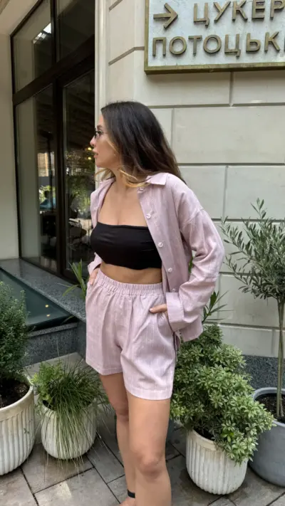 Рожевий лляний костюм