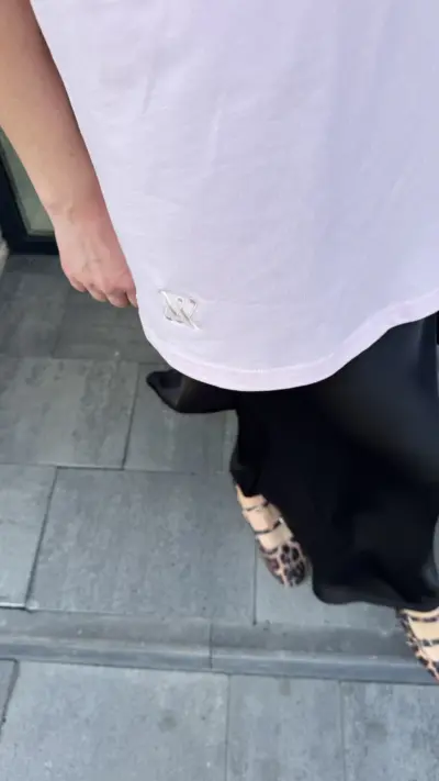 Рожева футболка з логотипом