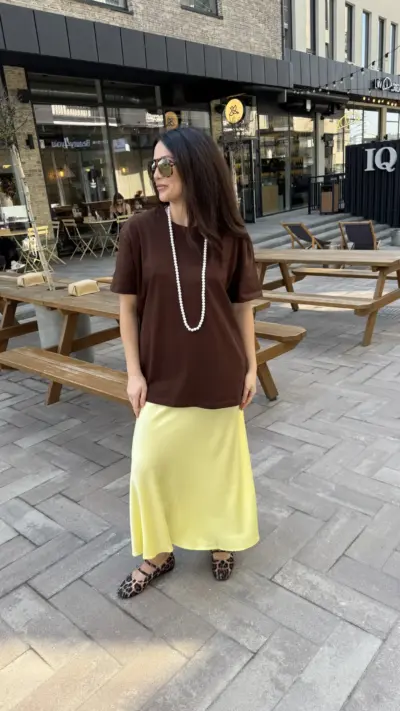 Шоколадна футболка з логотипом