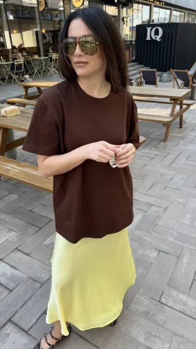 Шоколадна футболка з логотипом