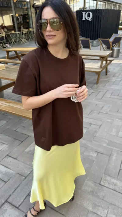 Шоколадна футболка з логотипом