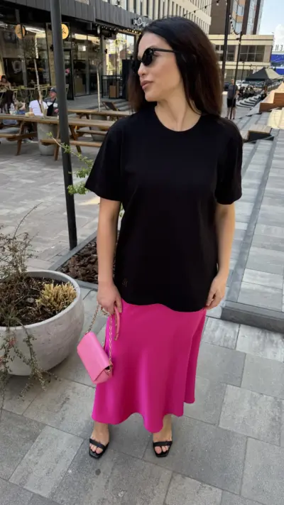 Молочка футболка з логотипом