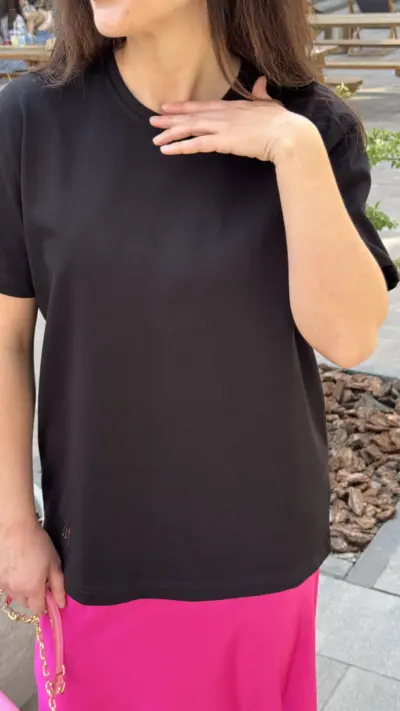 Молочка футболка з логотипом