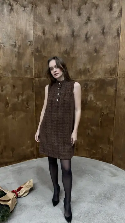 Коричнева сукня з твіду