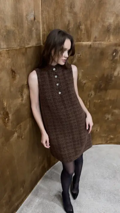 Коричнева сукня з твіду