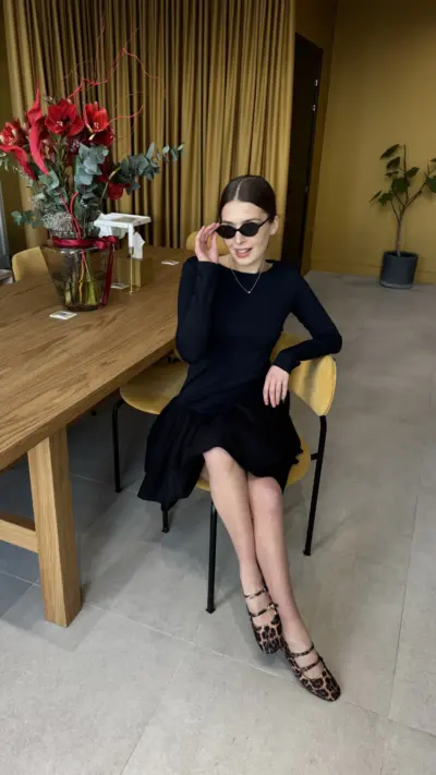 Чорна сукня з акцентним низом