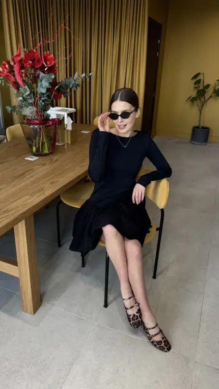 Чорна сукня з акцентним низом