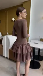 Сукня кольору мокко з акцентним низом