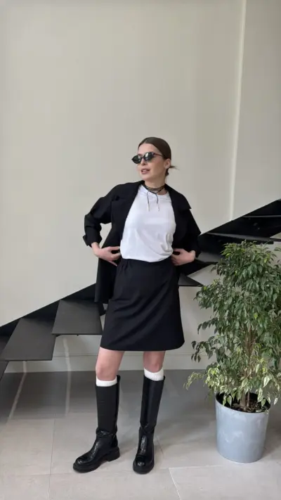 Чорний костюм з спідницею