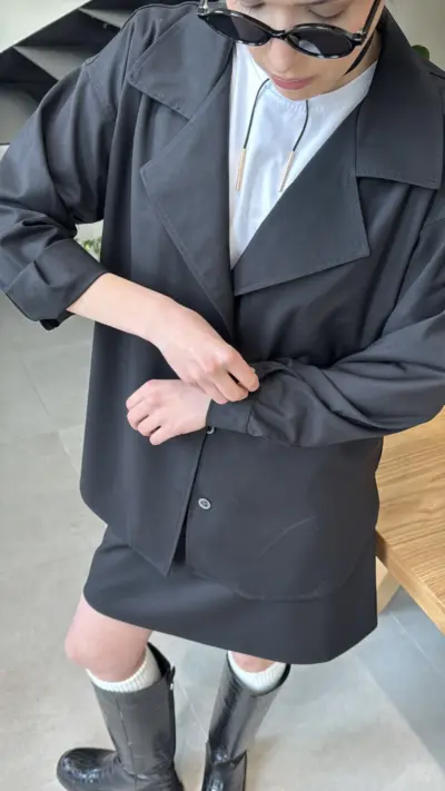 Чорний костюм з спідницею