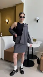 Сірий костюм з спідницею