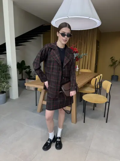 Костюм в клітинку з спідницею