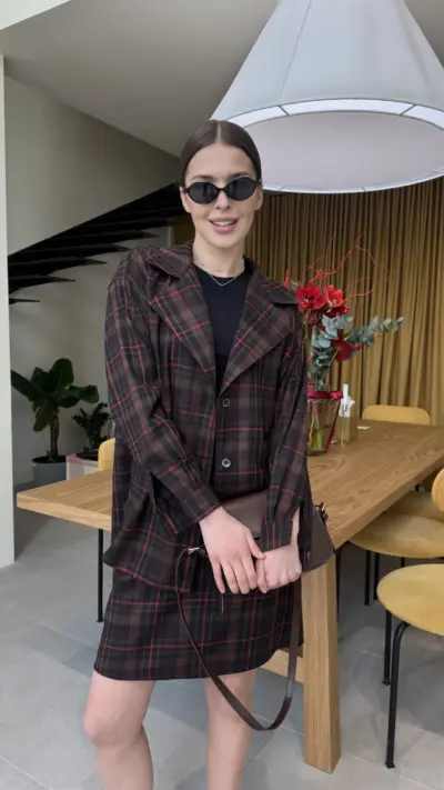 Костюм в клітинку з спідницею