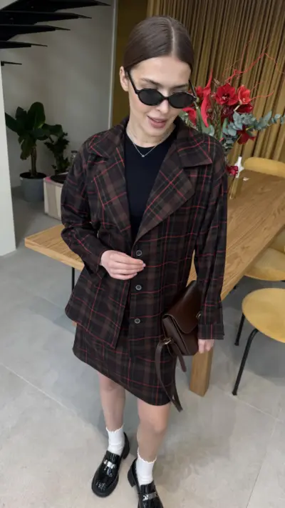 Костюм в клітинку з спідницею