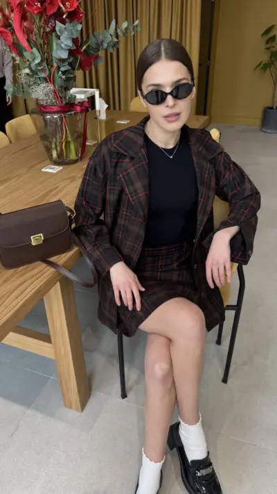 Костюм в клітинку з спідницею