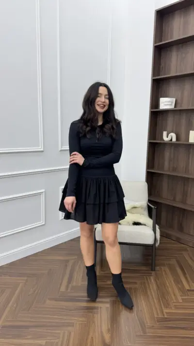 Чорна сукня з акцентним низом
