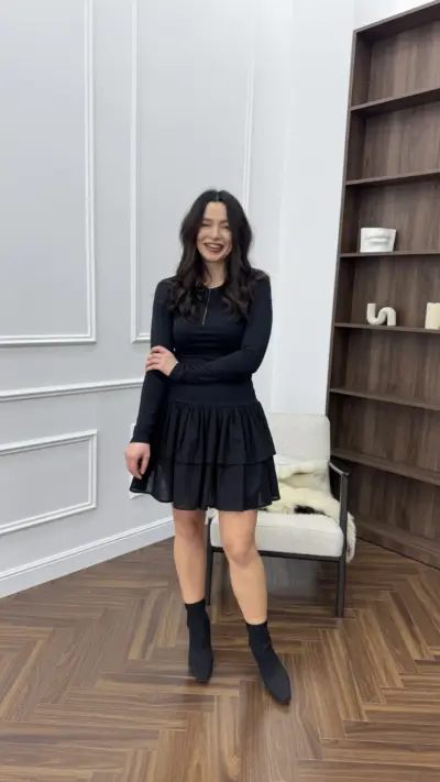 Чорна сукня з акцентним низом